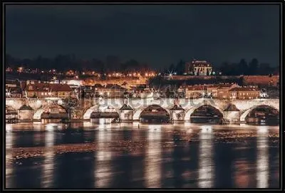 Панорама ночной Праги с видом на Карлов Мост  и Старый город на реке Влтаве