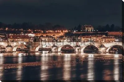 Панорама ночной Праги с видом на Карлов Мост  и Старый город на реке Влтаве