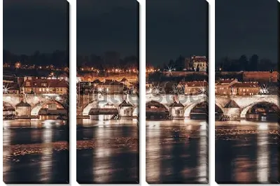 Панорама ночной Праги с видом на Карлов Мост  и Старый город на реке Влтаве