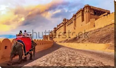 Постер Туристическая прогулка на слоне по историческим достопримечательностям Раджастана (Индия)