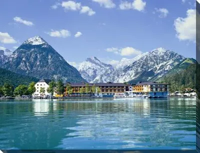 Отель на озере