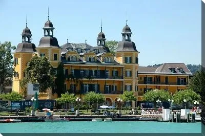 Постер Отель у озера