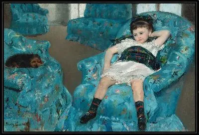 Маленькая девочка в голубом кресле 