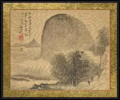 Небольшая роща деревьев перед скругленным холмом у берега 