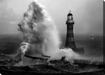 Маяк и шторм