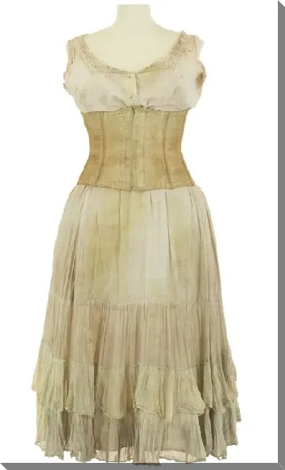 Картина Костюм на роль Кармен в исполнении Анны Катерины Антоначчи вид спереди