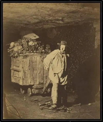 Картина Манекен тянет телегу с костями