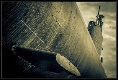 Картина Подводная лодка на поверхности воды (сепия)