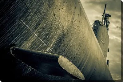 Постер Подводная лодка на поверхности воды (сепия)