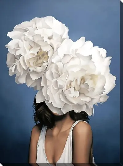 Картина Девушка с 2 цветками на голове на синем фоне