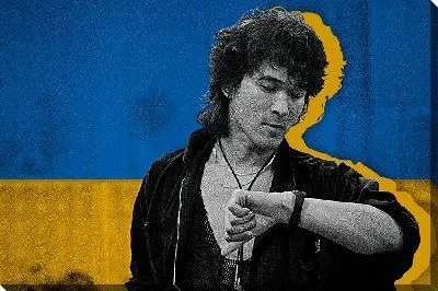 Виктор Цой смотрит на часы