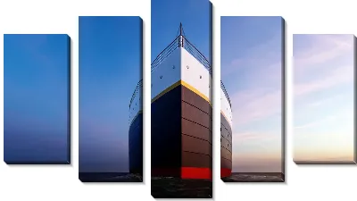 Носовая часть Титаника на фоне заката