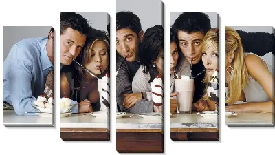 Друзья пьют молочные коктейли