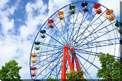 Колесо обозрения в парке