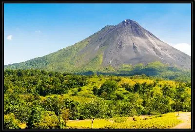 Спящий вулкан в долине