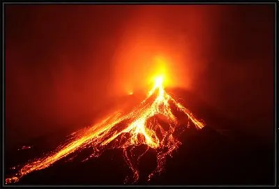 Ночное извержение вулкана