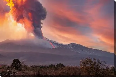 Извержение вулкана в долине