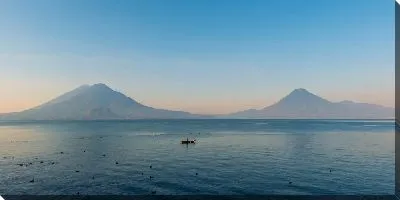 Постер Два вулкана и море