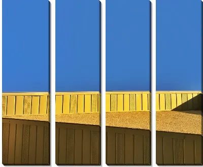 Модульная картина Желтый деревянный фасад