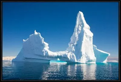 Айсберг с двумя вершинами