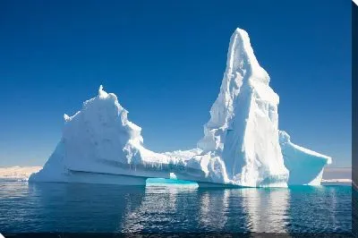 Айсберг с двумя вершинами