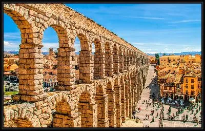 Картина Красивый акведук в черте города