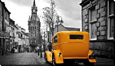 Желтые ретро автомобиль в Праге