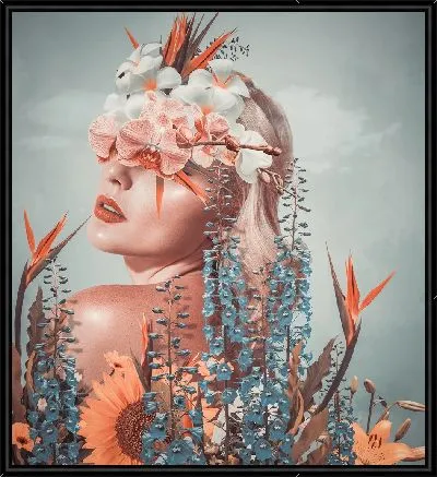 Девушка с полевыми цветами