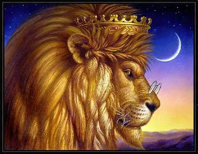 Лев с короной и очками