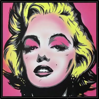 Мэрилин Монро на розовом фоне