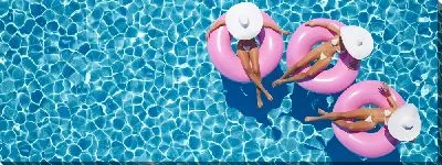 Постер Три девицы в бассейне