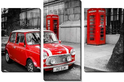 Красный Мини Купер на дороге