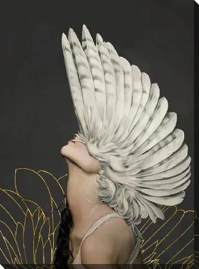 Картина Девушка с перьями на голове на фоне золотого контура