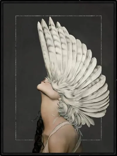 Картина Девушка с перьями на голове на фоне серебряного прямоугольника