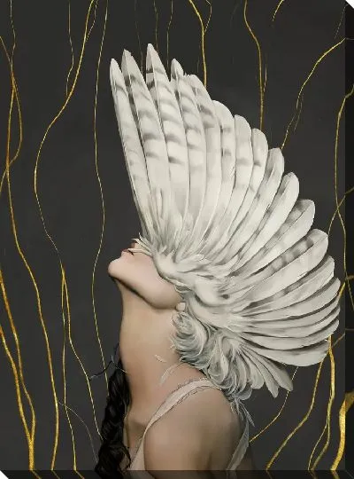 Картина Девушка с перьями на голове на фоне золотых линий