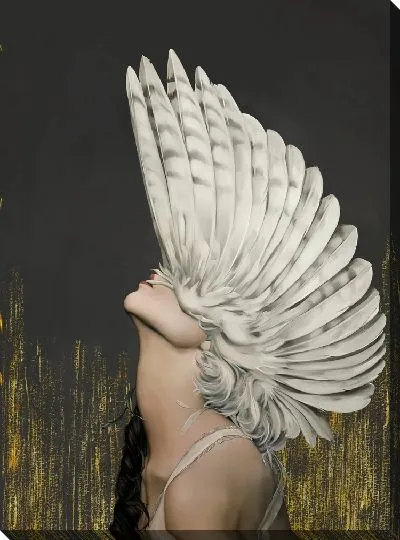 Картина Девушка с перьями на голове на фоне золотой текстуры