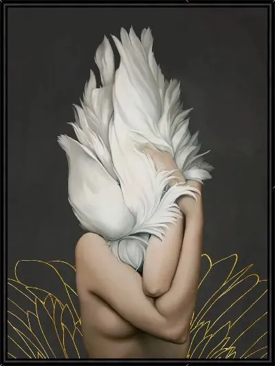 Картина Девушка с перьями и золотым силуэтом цветка