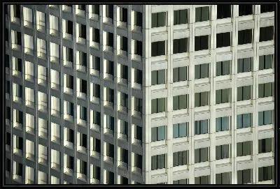 Фасад с множеством окон