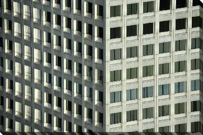 Фасад с множеством окон