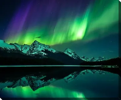 Ночной пейзаж с северным сиянием