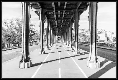 Картина Колонны под мостом