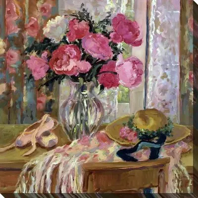 Картина маслом Букет пионов в вазе и шляпой на столе