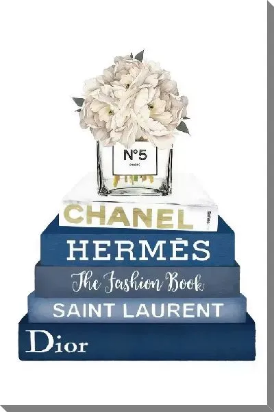 Постер Chanel №5 на книгах с пионами