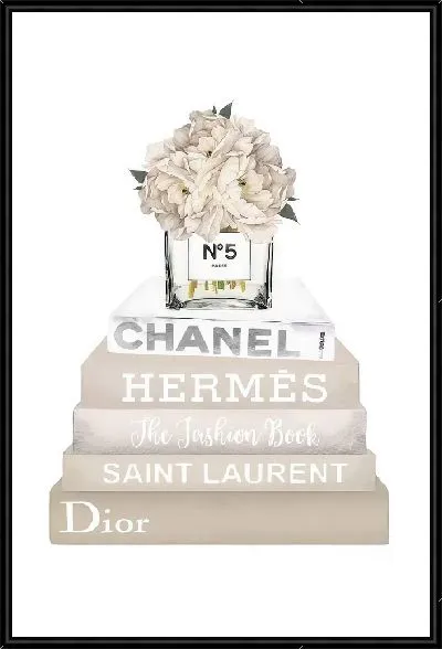 Картина Chanel №5 на бежевых книгах с пионами