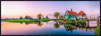 Картина Голландская деревня у воды на закате