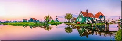 Постер Голландская деревня у воды на закате