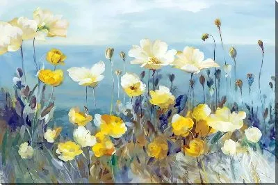 Поле желтых маков на фоне моря