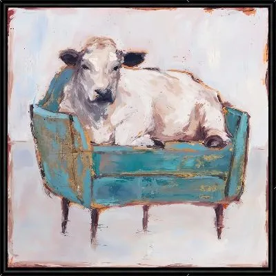 Корова на диване