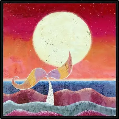 Кит на фоне полной Луны и волн