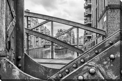 Металлические элементы моста в Гамбурге